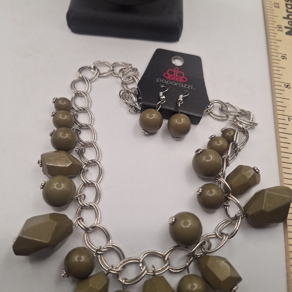 Paparazzi Necklace/Earring Set Green - Picture 1 of 6